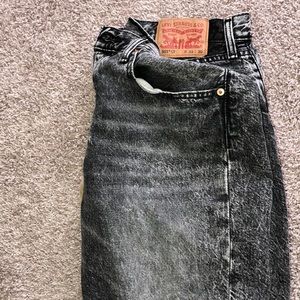 Black acid washed 501 Levi